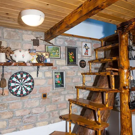 Koliba Ravna Planina Pale