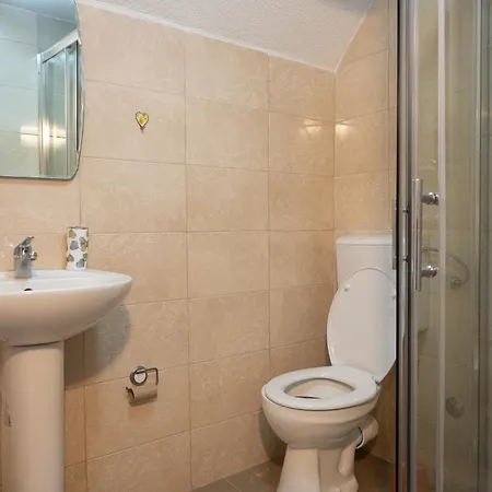 Koliba Ravna Planina Pale